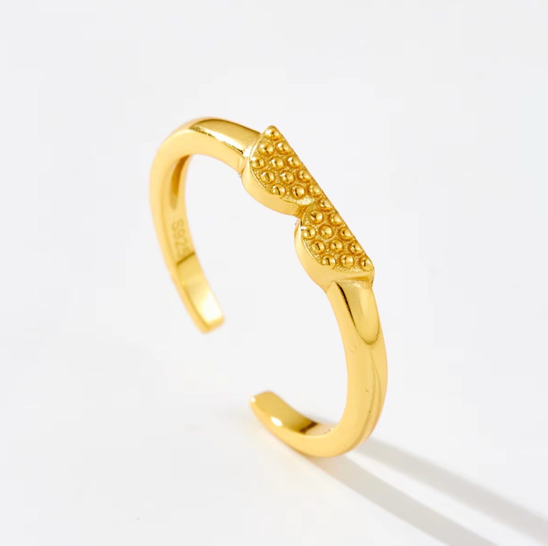 Adjustable Textured Eyewear Ring